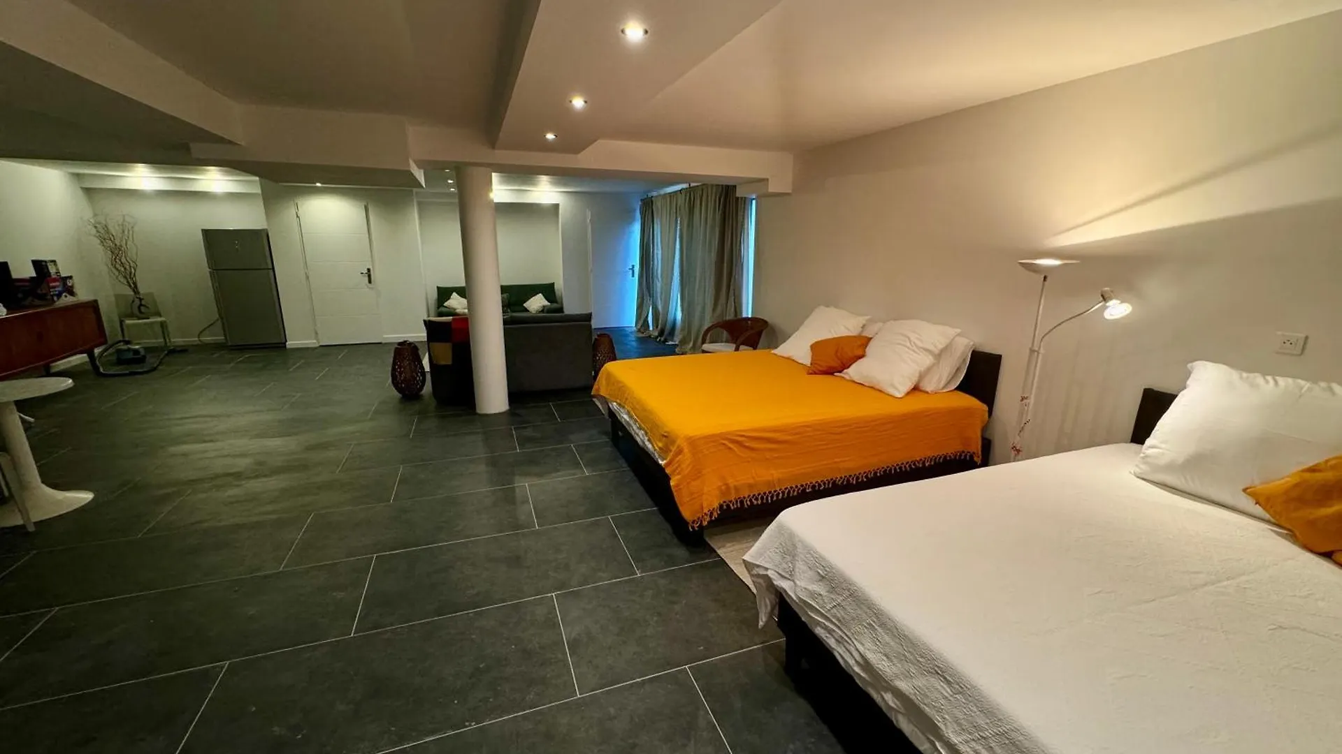 Appartement Prive 90M2, 1 Chambre, Proche Centre Aix En Provence contacts
